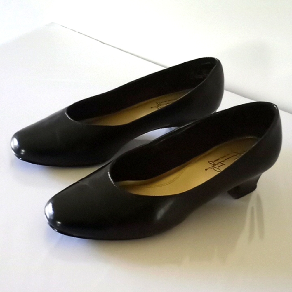 Soft Style Women's Angel II Pumps - Size (8) - Black